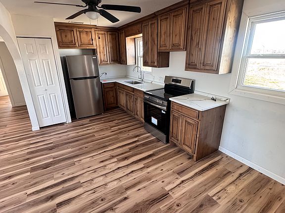3rd image of 4921 Lancaster Dr