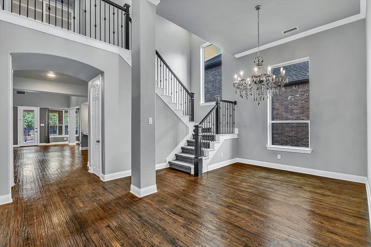 4 bed, 3246 sqft, $4,495 — Photo 2