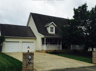 105 Thomas Dr, Hurricane, WV 25526