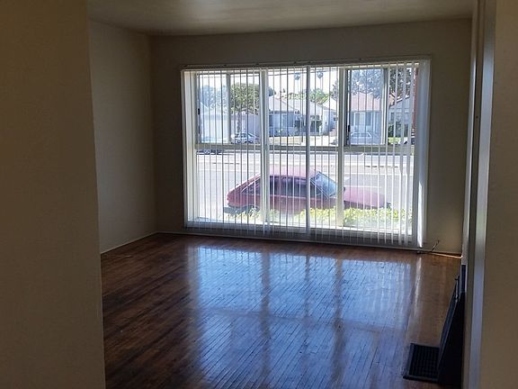 3rd image of 4442 N Lakewood Blvd APT H