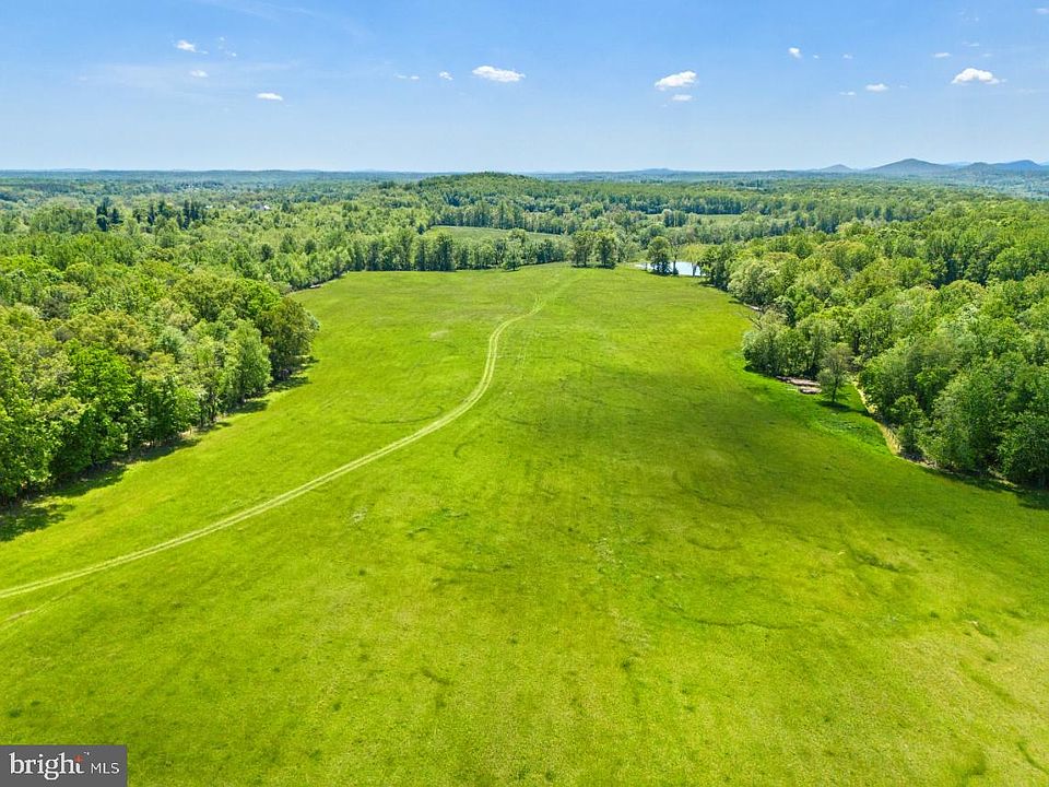 1st image of Hawthorne Farm Rd