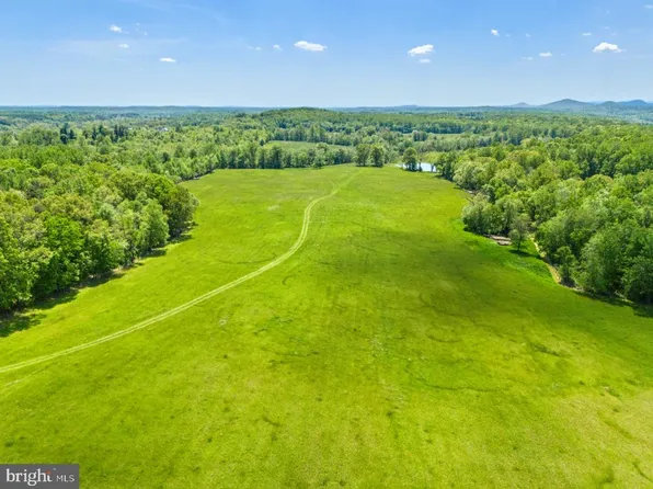 Hawthorne Farm Rd, Orlean, VA 20128