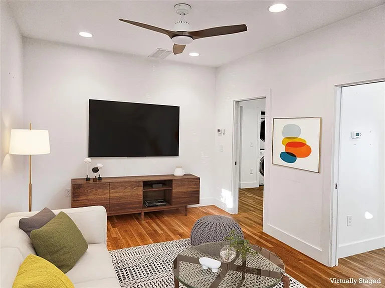 1009 Woodland Ave — Photo 2
