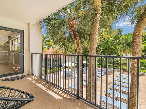 4th image of 3200 Port Royale Dr N APT 204