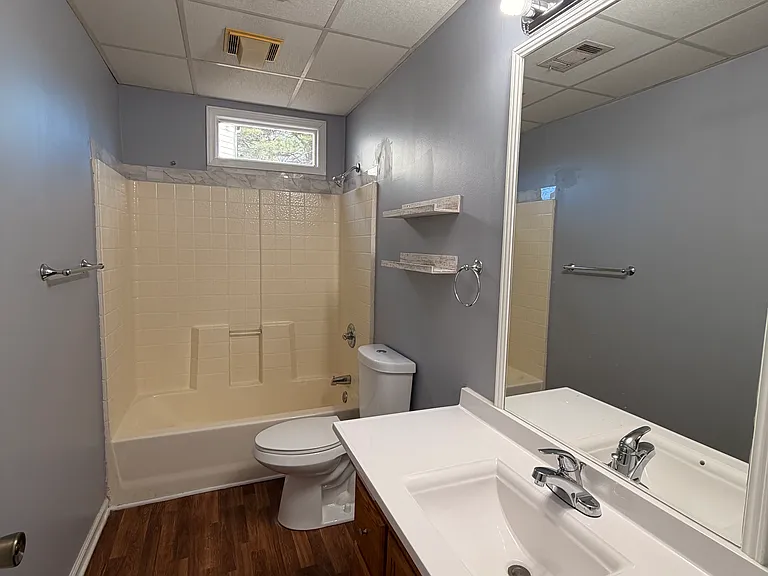 1000 Carlton Way SW #BASEMENT — Photo 3