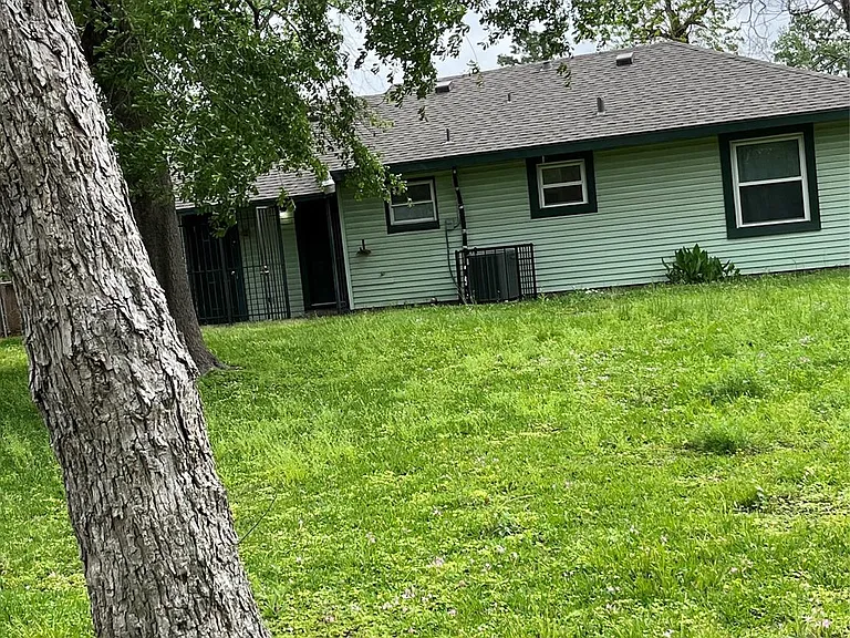 7717 Roswell St — Photo 16