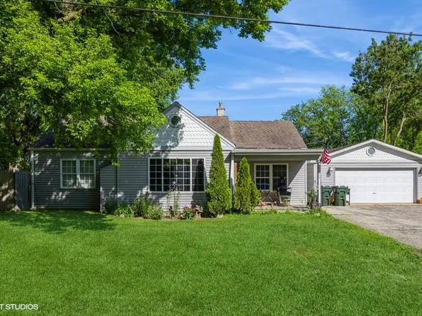 37929 N Dewey St, Spring Grove, IL 60081