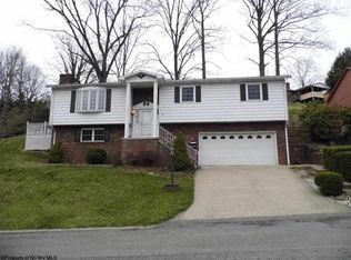 34 Hollen Cir, Fairmont, WV 26554