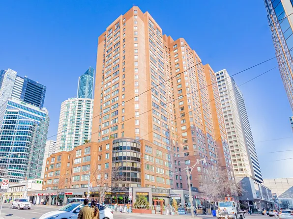 633 Bay St #2313, Toronto, ON M5G 2G4