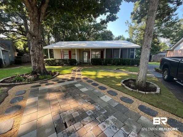 8621 Brook Ln, Fairhope, AL 36532