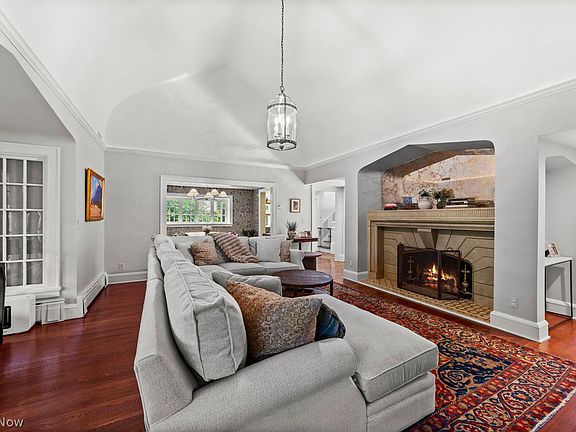 4th image of 2355 Riverside Dr