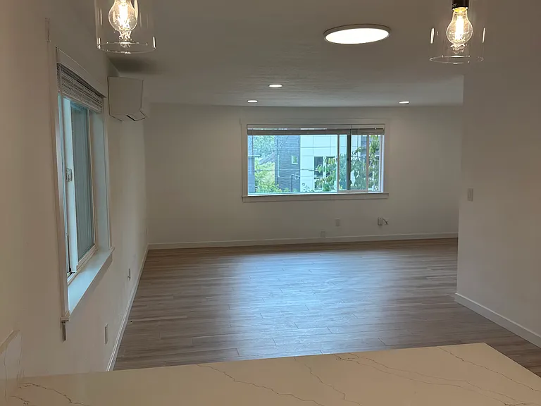 8540 SE 19th Ave — Photo 5