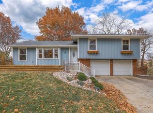 105 Tuscarora Ln, Lake Winnebago, MO 64034