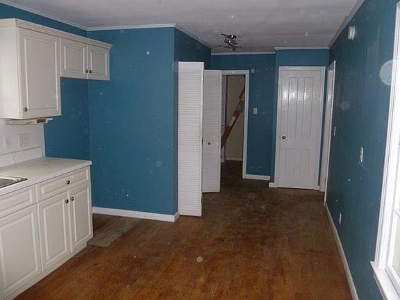 2nd image of 621 W Avery St