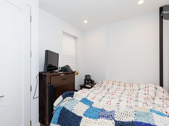 5th image of 228 E 27th St #4CD