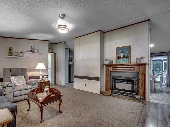 2nd image of 300 Rolling Ridge Dr.