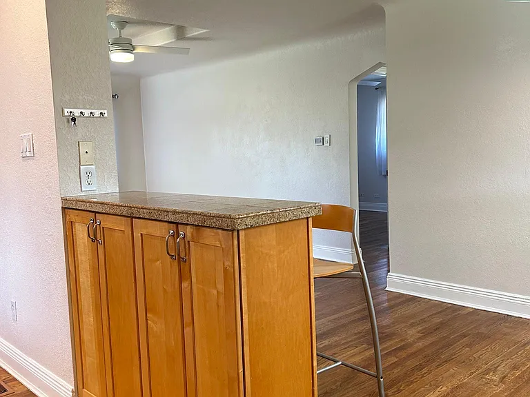 Kitchen bar