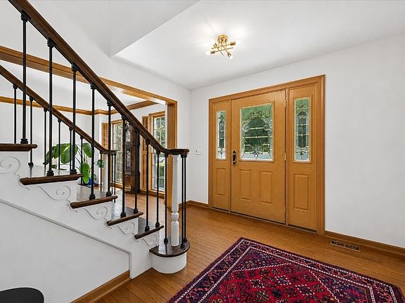 2nd image of 381 Prairie Knoll Dr