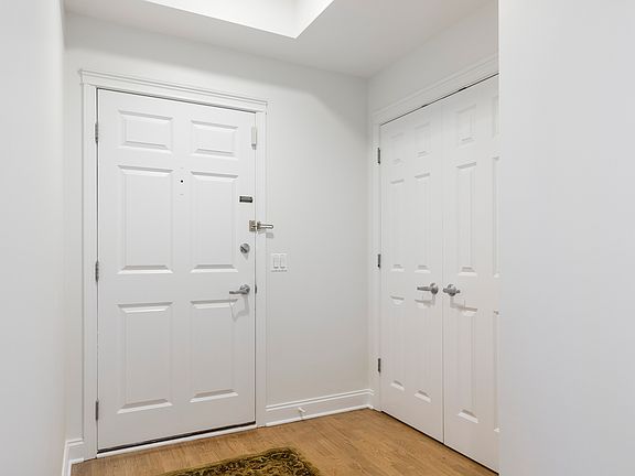 5th image of 2320 W Saint Paul Ave APT 401