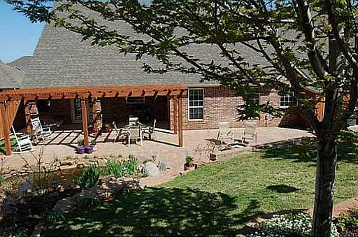 1st image of 905 Ashwood Ln