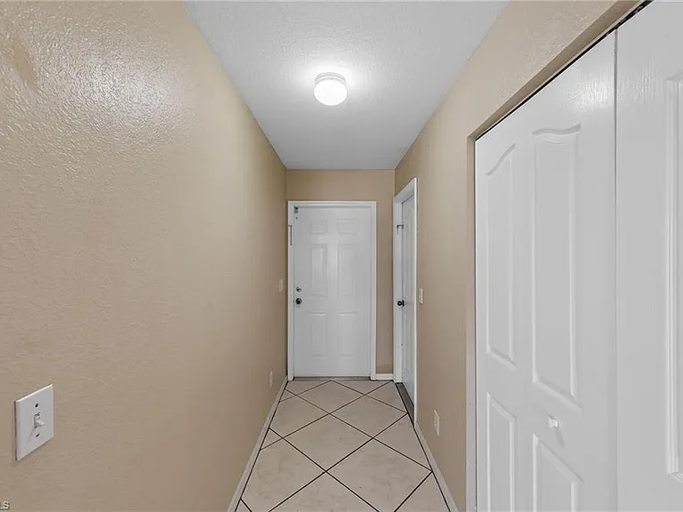 845 SE 8th Ter — Photo 3