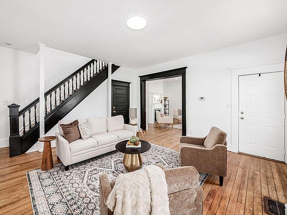 5th image of 583 E Columbus St