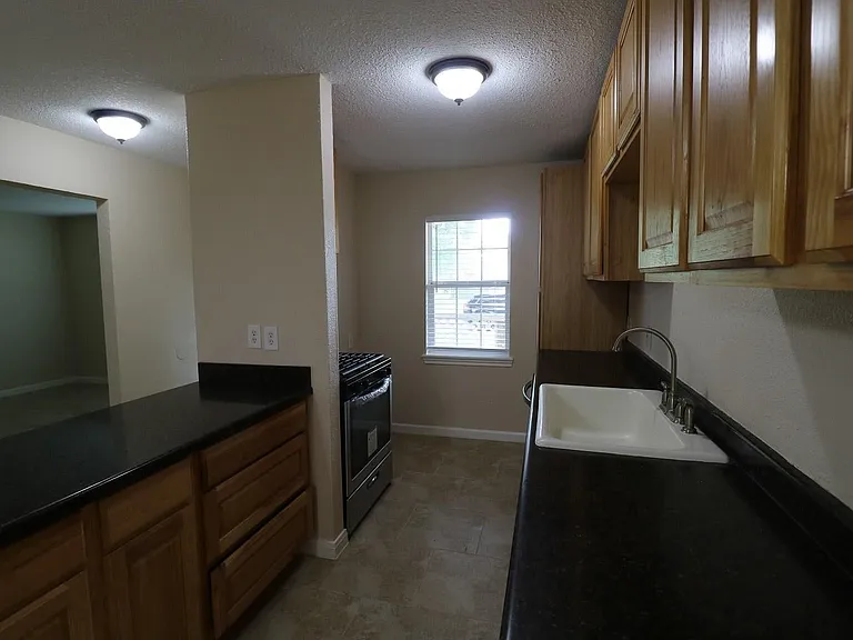 609 Circle Way — Photo 10