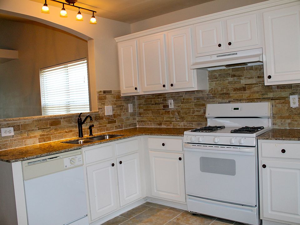 1st image of 412 Fairlawn Dr