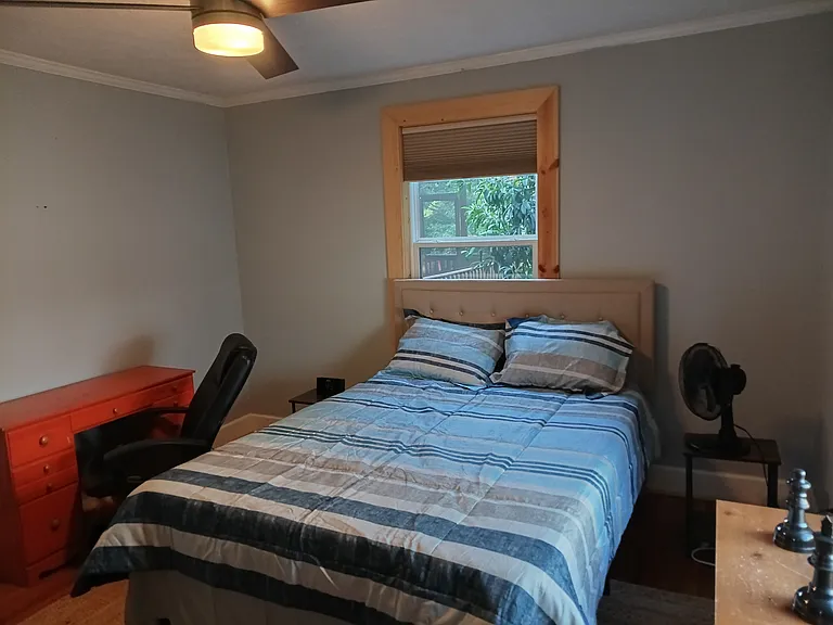 108 Hawthorne Ln — Photo 8