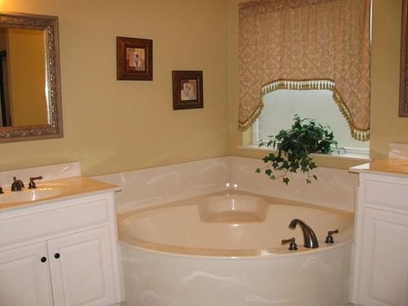 5th image of 1842 Old Oak Dr