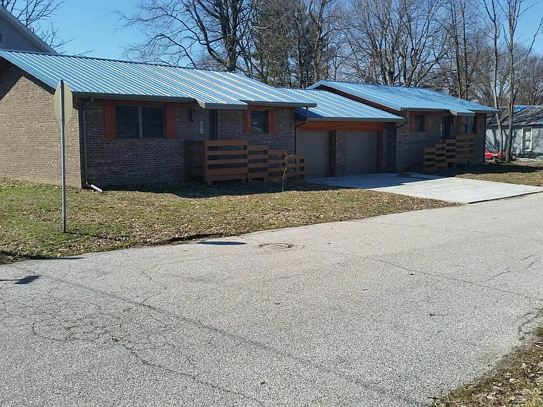 419 E Pine St — Photo 2