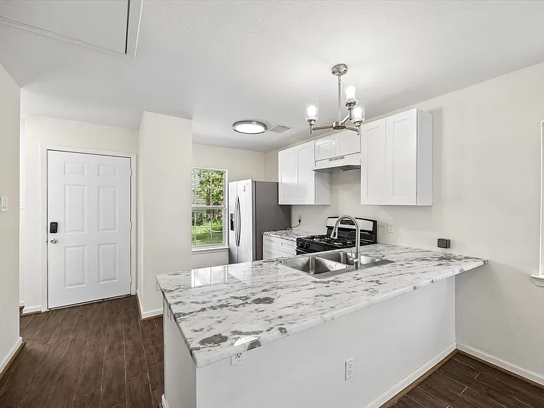 6106 Settlers Lake Cir E — Photo 4