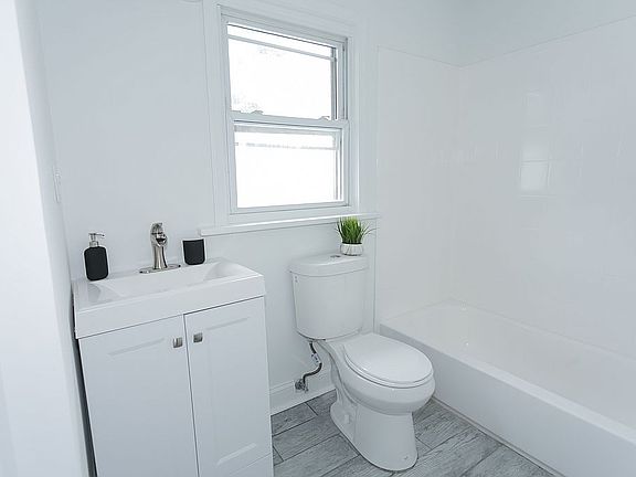 5th image of 134 Franklin Ave
