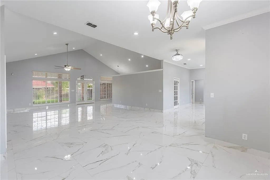 4 bed, 3.0 bath, 2815 sqft, $3,500 — Photo 3