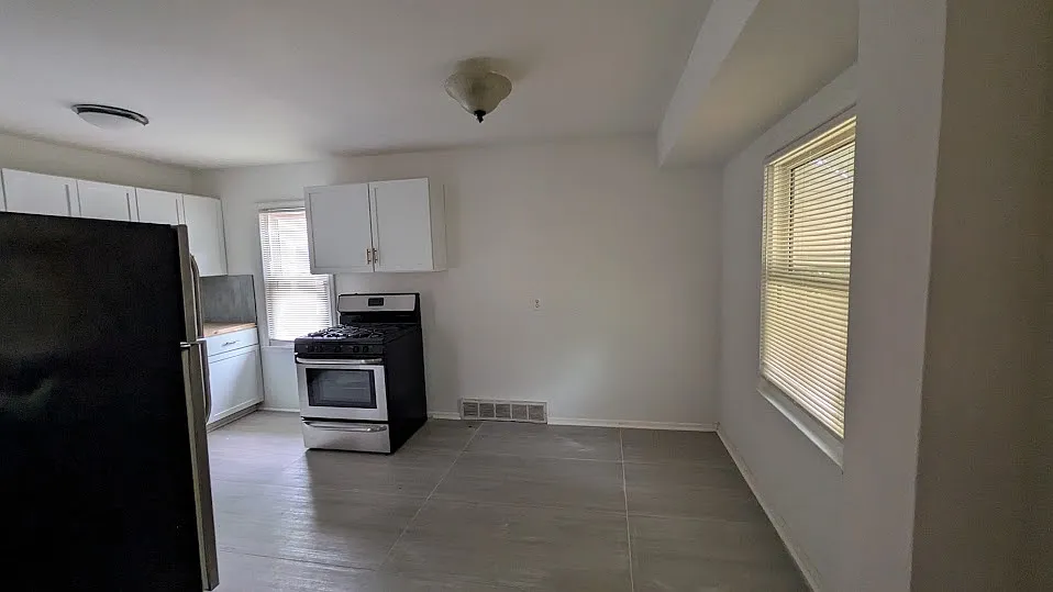 3 bed, 974 sqft, $1,349 — Photo 3