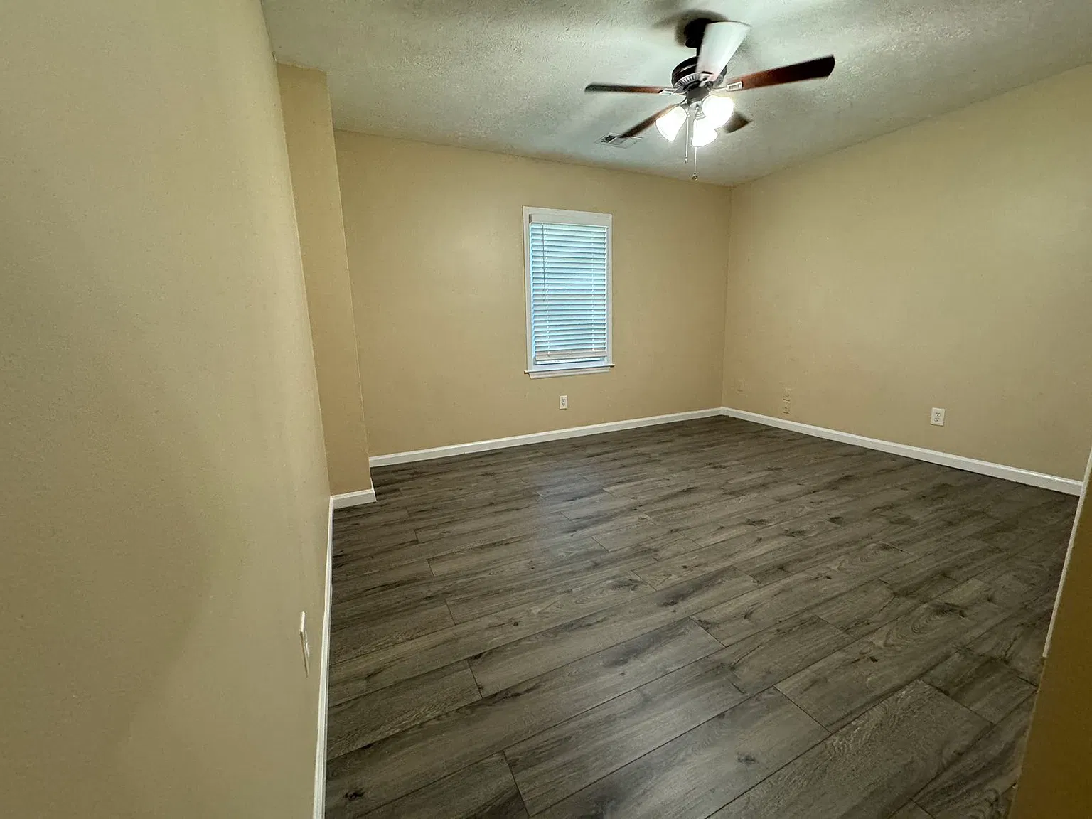 2 bed, 1100 sqft, $1,600 — Photo 4