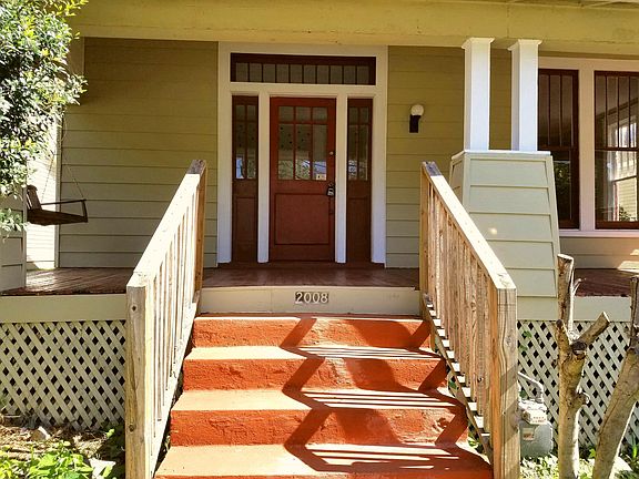 Nice curb appeal !
