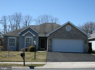 3 Longwood Dr, Mechanicsburg, PA