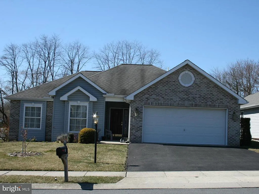 3 Longwood Dr photo 1