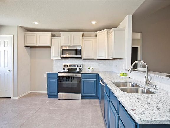 4th image of 309 Driftwood St