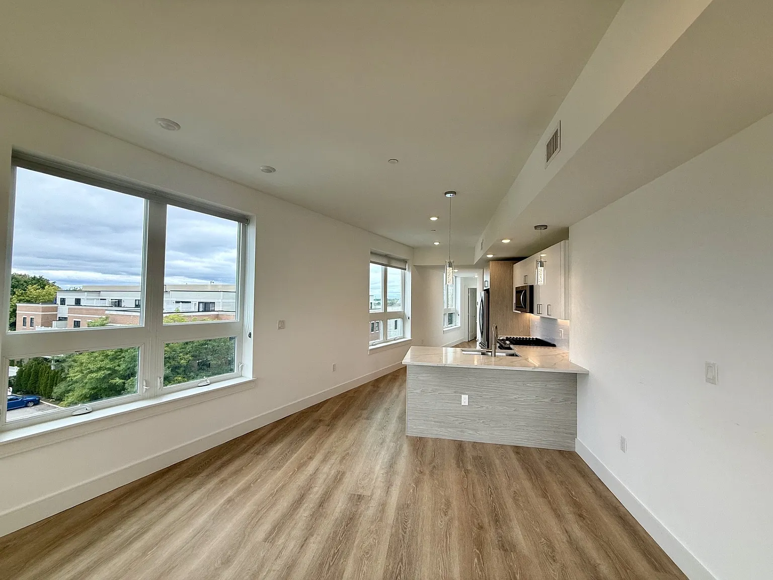 2 bed, 1300 sqft, $3,950 — Photo 4
