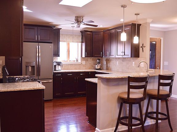 324 Valley Dr.- Kitchen