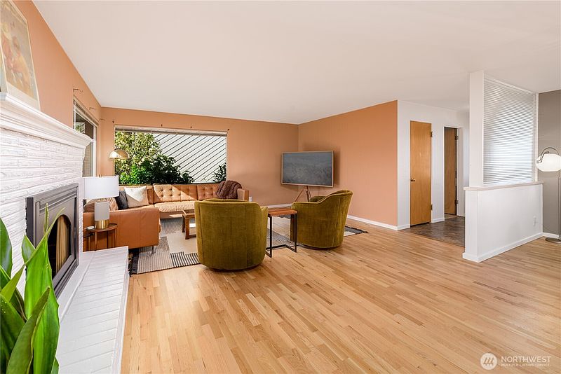 3rd image of 126 W 6th Street