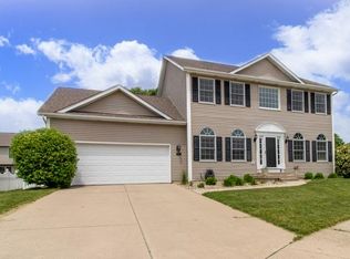 16 Lexis Ct, Bloomington, IL