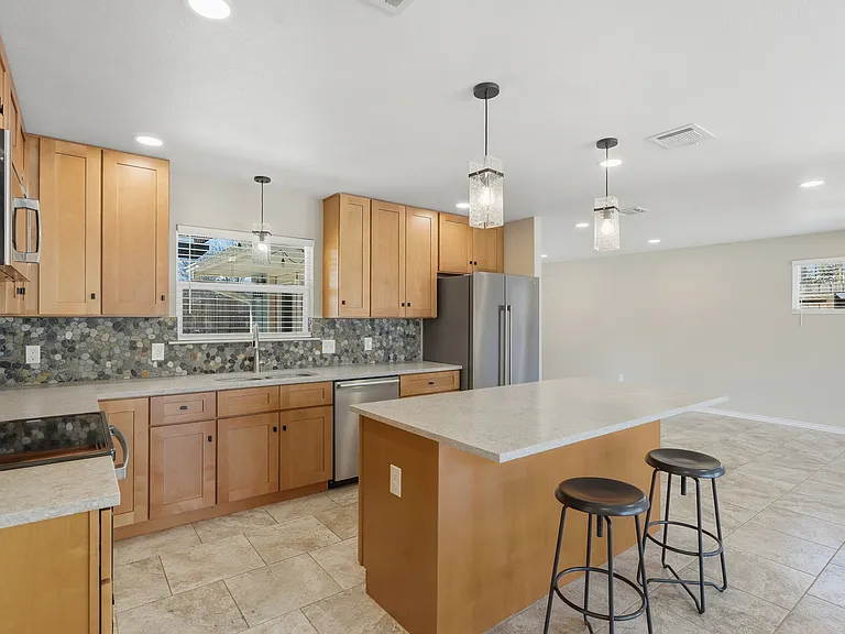 1409 Highland Dr — Photo 9