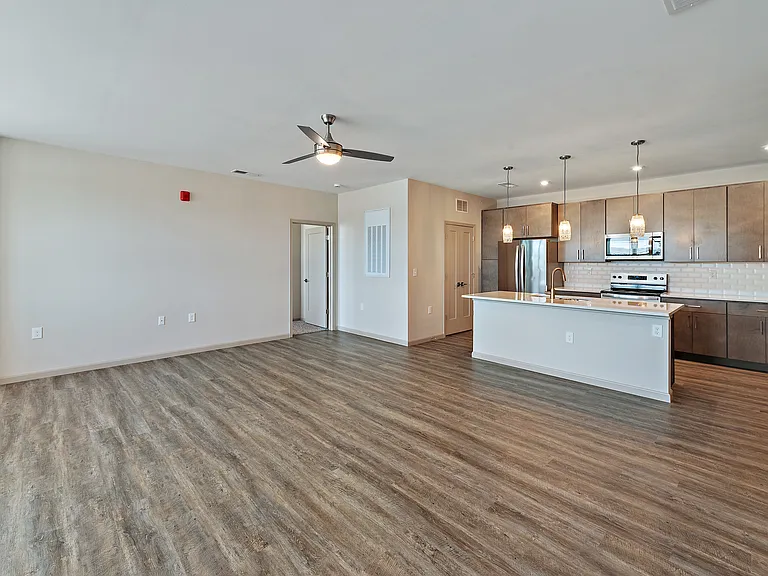 19Nineteen Promenade — Photo 128