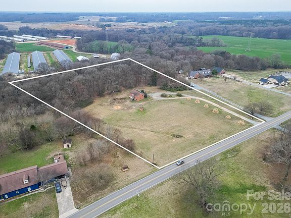 4th image of 3211 Old Camden Rd