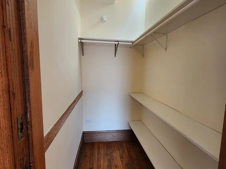2404 W Superior St #3E — Photo 15