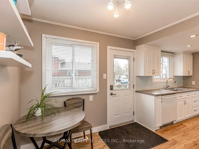 83 Janice Dr — Photo 9