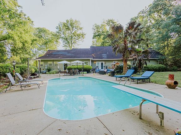 4th image of 100 Redwood Dr